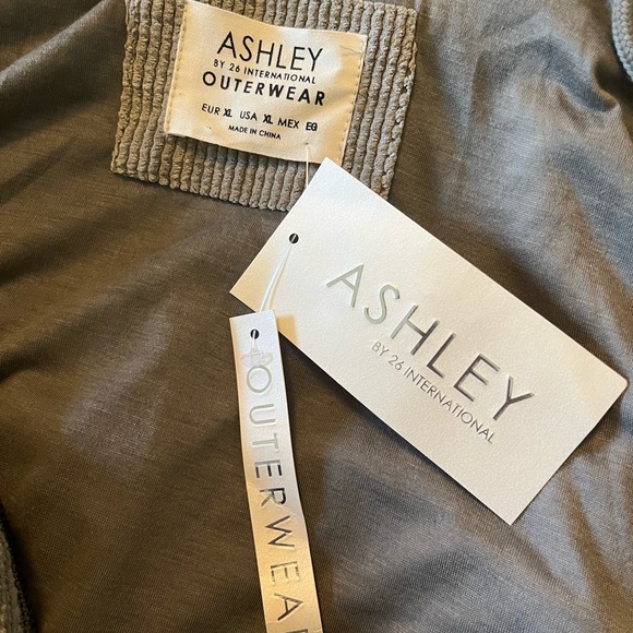 Ashley by 26 International Outerwear Cropped Jacket - Picture 3 of 3